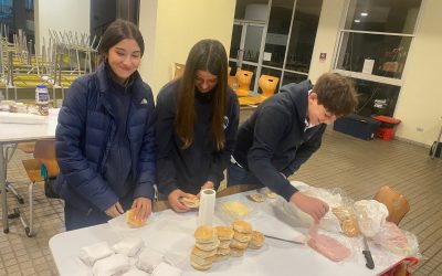Estudiantes inician con entusiasmo los desayunos solidarios